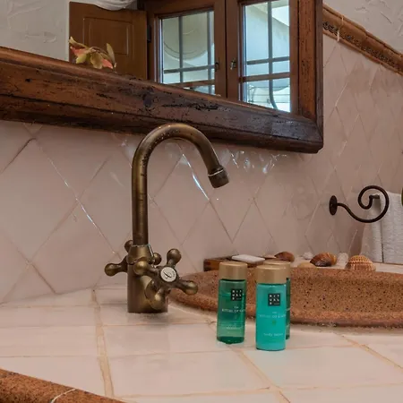 Casa Com Piscina Privada Em - Jardim & Estacionamento
