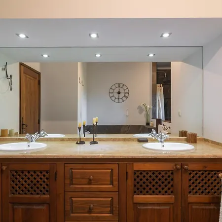 Casa Com Piscina Privada Em - Jardim & Estacionamento Prázdninový dům *