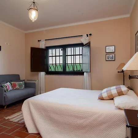 Prázdninový dům Casa Com Piscina Privada Em - Jardim & Estacionamento *