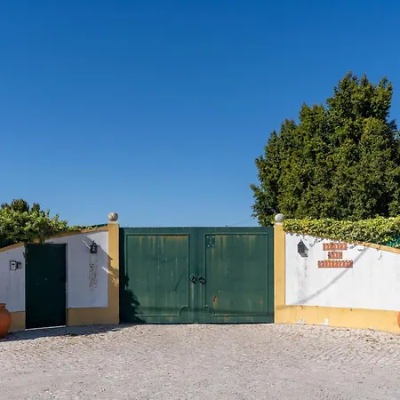 Casa Com Piscina Privada Em - Jardim & Estacionamento Дом отдыха
