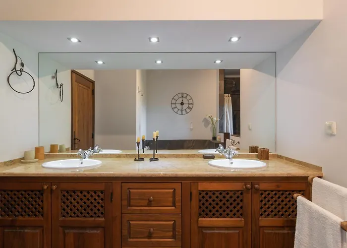 Casa Com Piscina Privada Em - Jardim & Estacionamento Feriehus *